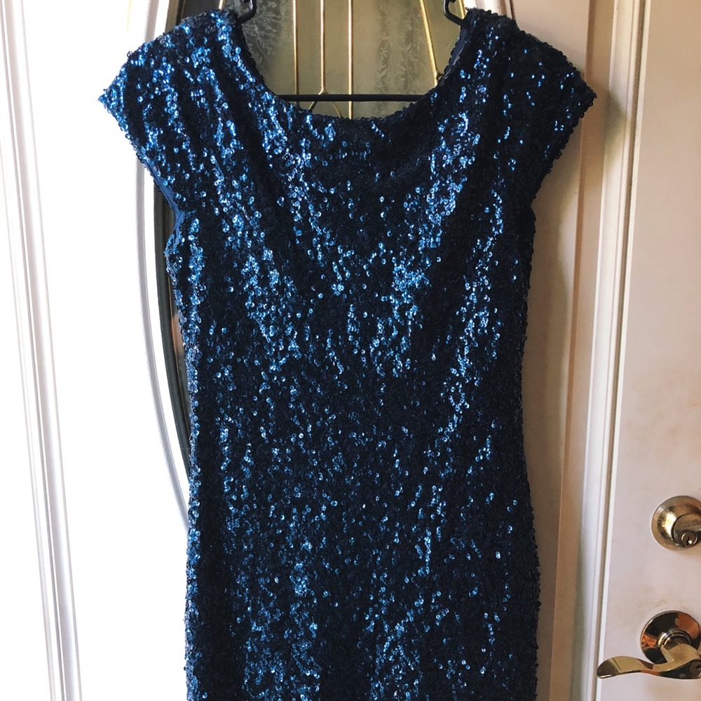 Sequins blue body con dress!💙🖤
